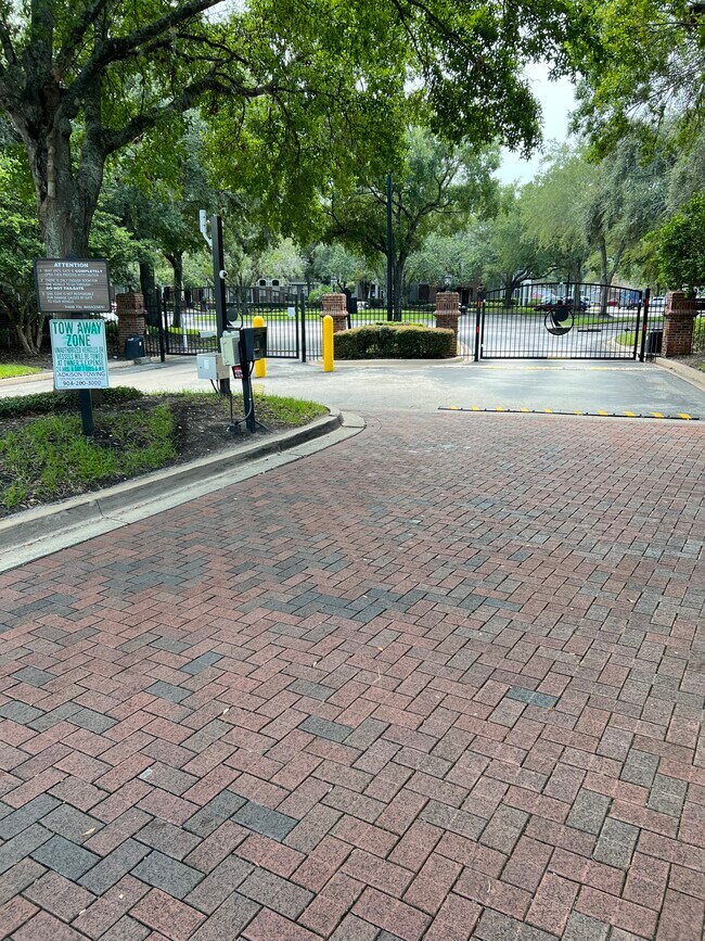 Foto del edificio - 10000 Gate Pky N