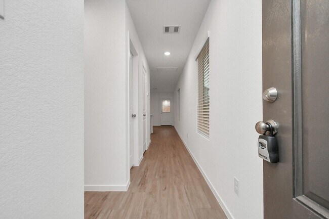 Foto del edificio - 18710 Gissi Dr