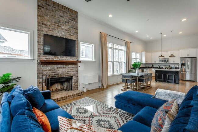 Building Photo - 1494 Madison St