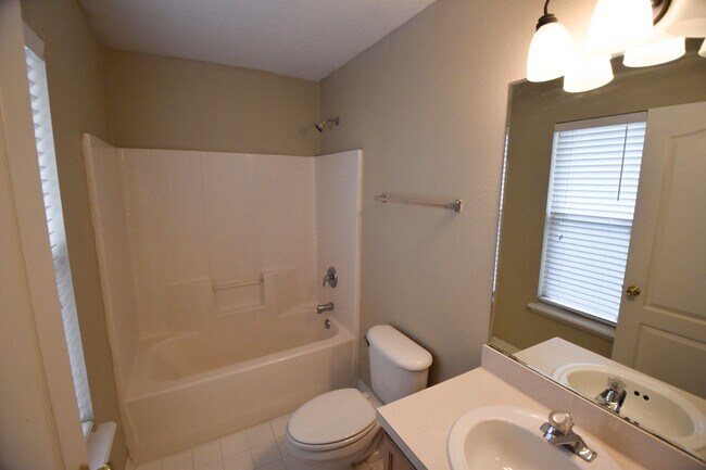 Building Photo - 137 Dover Bluff Dr