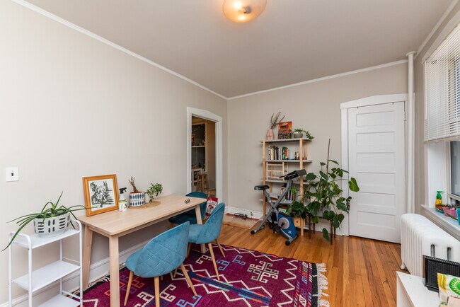 Building Photo - 4010 N Wolcott Ave