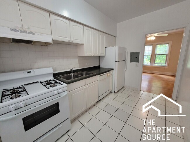 Building Photo - 910 Reba Pl
