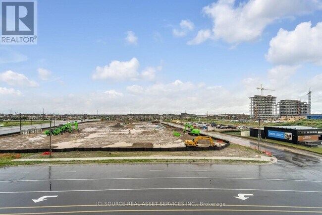 Photo du bâtiment - 200 Lagerfeld Dr