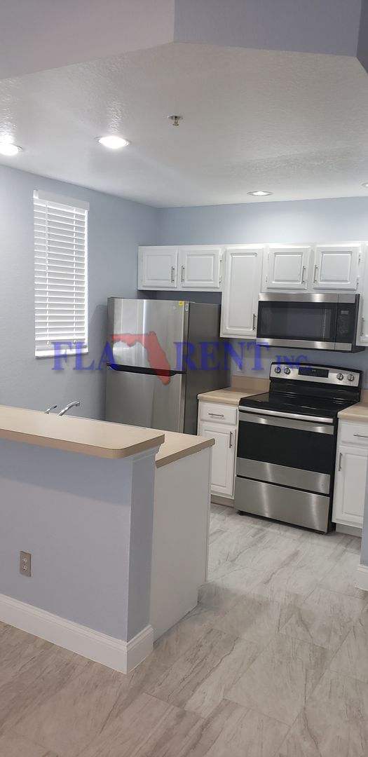 Foto del edificio - 4 BR / 3 FULL BATH (INCLUDES 2 MASTERS) 2 STORY (NEAR DISNEY!) GATED COMMUNITY WITH COMMUNITY POO...