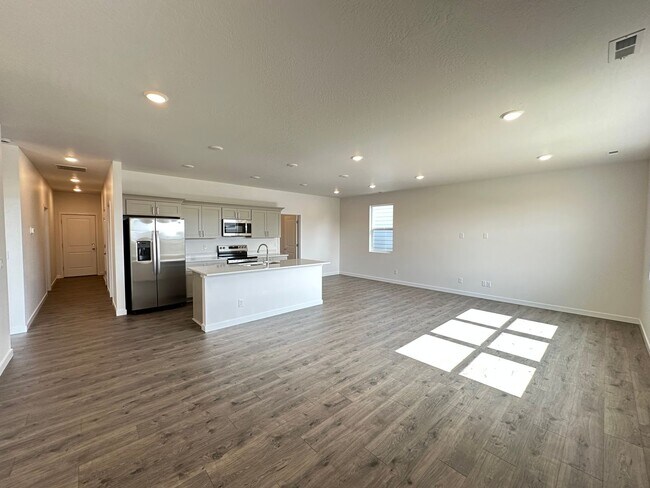 Building Photo - Brand New Foxtail Rancher