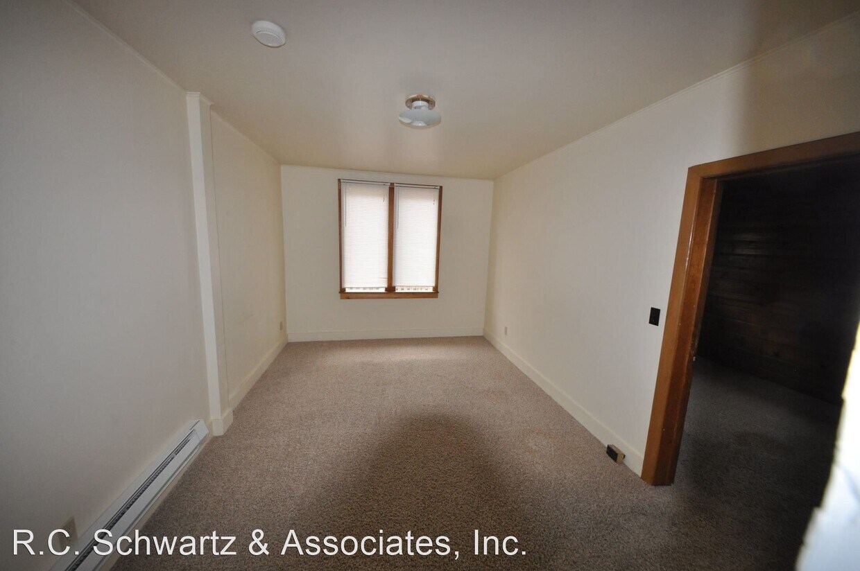 Building Photo - 1112 S Ash St