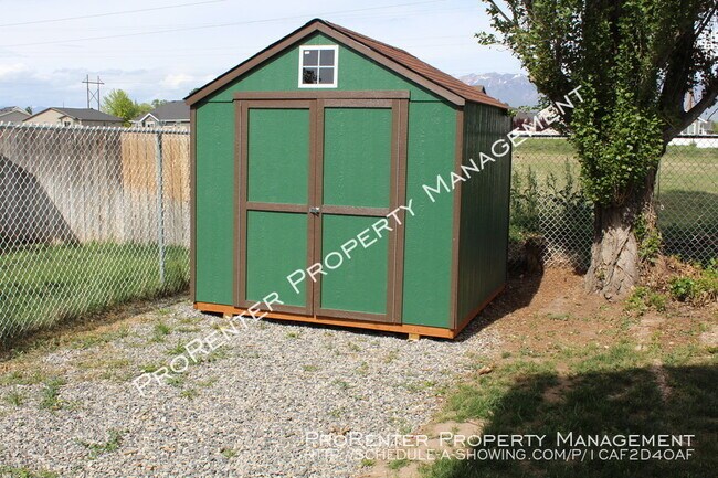 Building Photo - Great 4 Bed, 3.5 Bath Clearfield Home