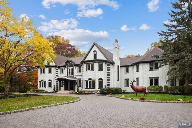 Primary Photo - 6 Country Squire Rd