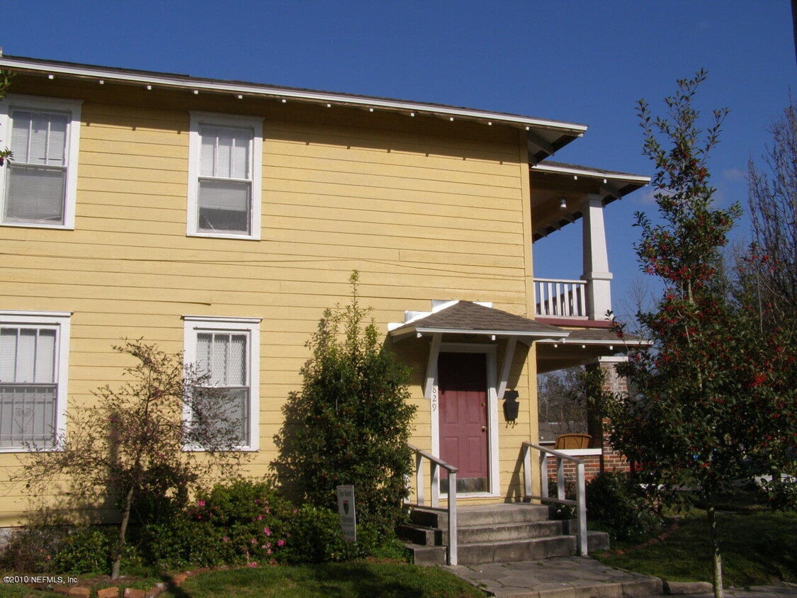 Primary Photo - 829 Goodwin St