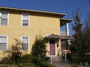 Building Photo - 829 Goodwin St