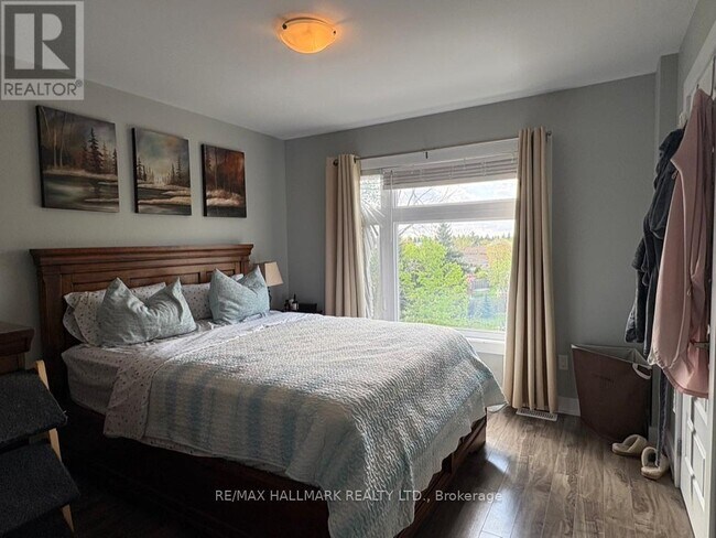 Photo du bâtiment - 540-540 Essa Rd