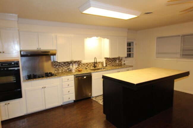 Building Photo - 728 S Burdette Ave