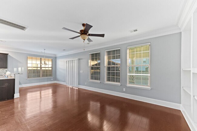 Building Photo - 3 BD 2.5 BA | Charming Home