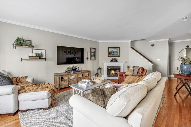 Building Photo - 170 Forest St