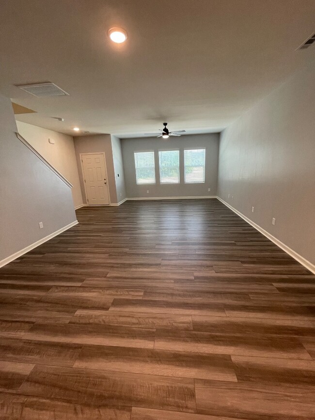 Foto del edificio - 2111 Gln Xing Dr