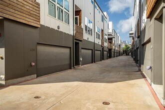 Building Photo - 1510 N Washington Ave
