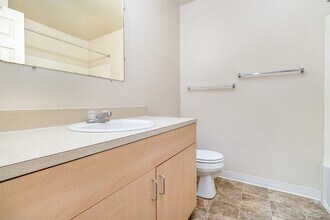 Building Photo - Mount Royal Townhomes