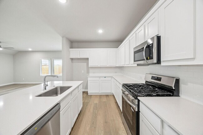 Foto del edificio - 523 Whispering Winds Trl