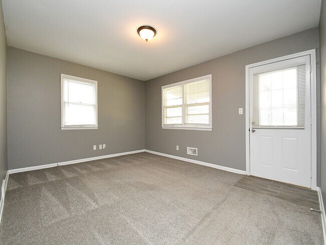 Building Photo - 8303 S 38th St