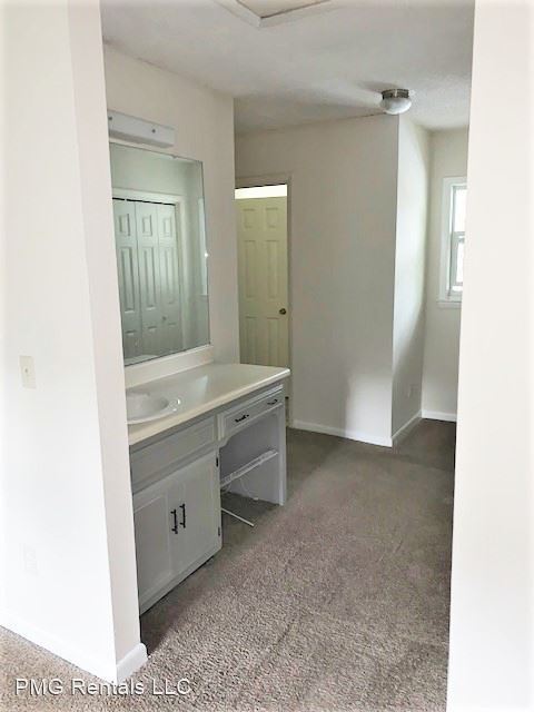 Building Photo - 2 br, 1.5 bath House - #4 Westbrooke