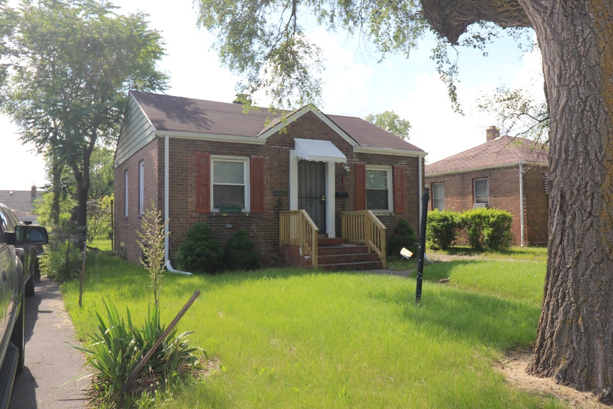 Primary Photo - Beautiful Brick Home