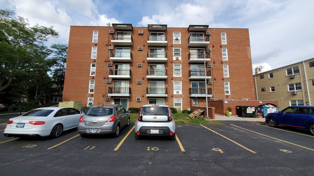Primary Photo - 6490 N Northwest Hwy