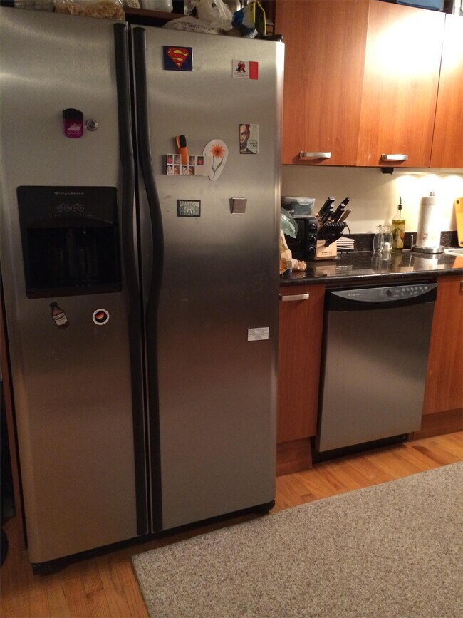 Foto del edificio - 1711 W Jarvis Ave