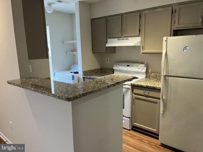Building Photo - 405 Wind Ridge Dr