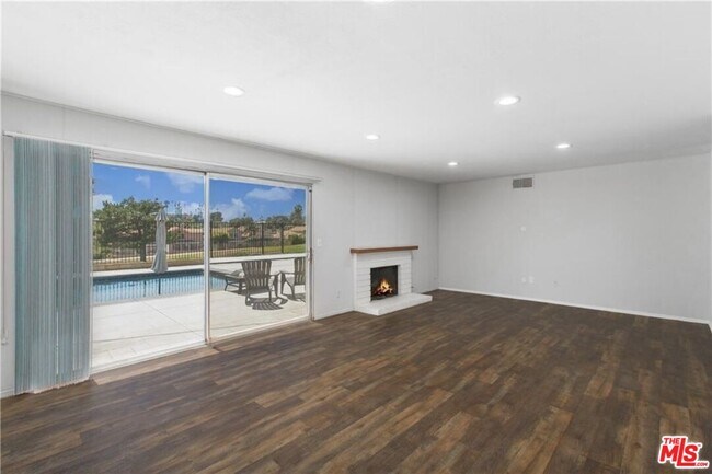 Foto del edificio - 5641 Camino Real