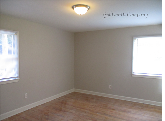 Foto del edificio - 13 Lorena Drive