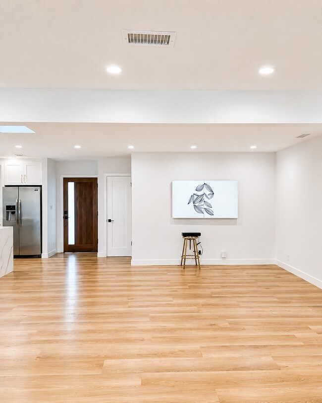 Foto del edificio - 9362 Nagle Ave