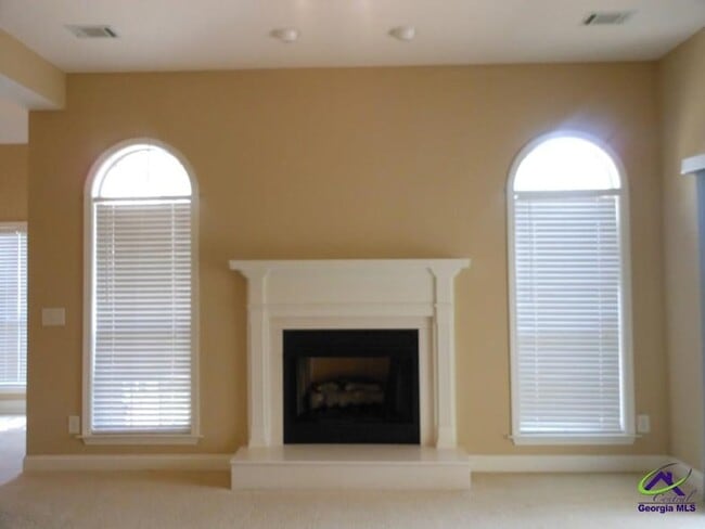 Building Photo - 218 Carrington Ln