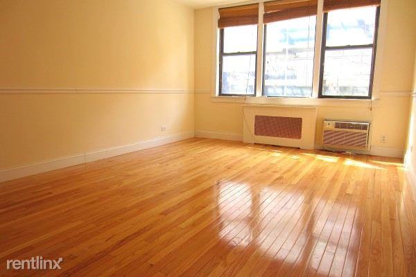 Building Photo - Studio, 1 bath House - 201 W 13th St