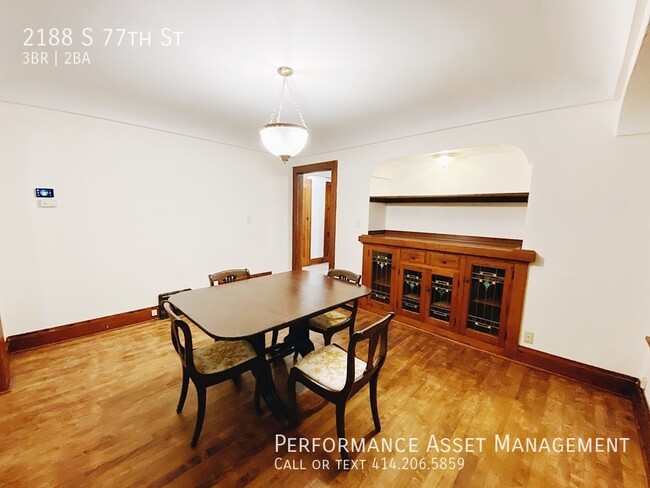 Building Photo - Breathtaking West Allis 3BR Single Family ...