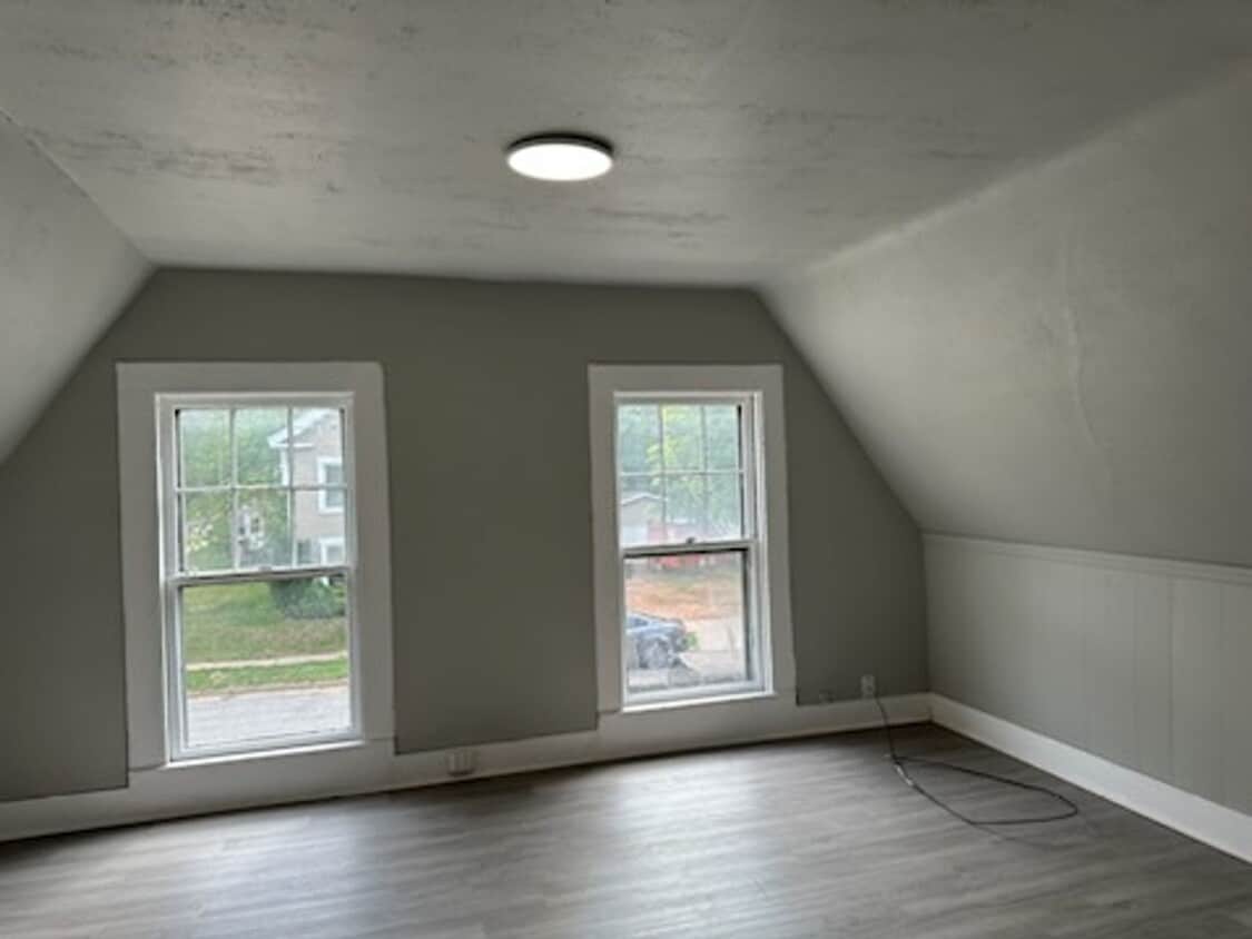 Foto principal - 641 10th St N