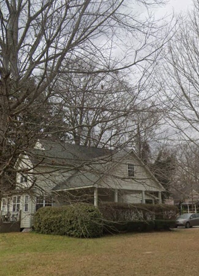 Building Photo - 131 E 5th St