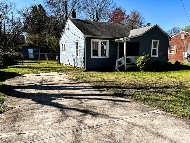 Building Photo - Charming 2-Bedroom Home in Winston Salem -...