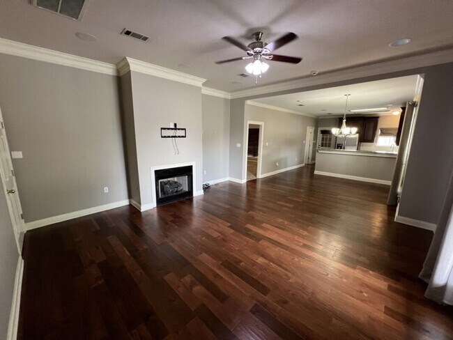 Foto del edificio - Location!  Location!  3 bedroom, 2 bath ho...