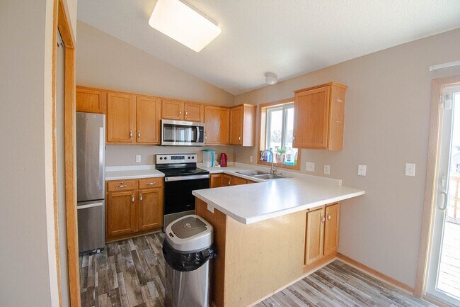 Foto del edificio - Spacious, freshly painted split entry home in NW Rochester!