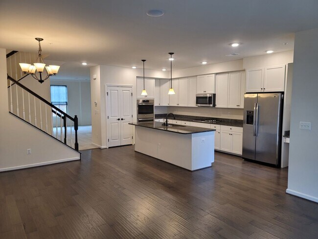 Foto del edificio - Stylish 3 Bedroom Upper Level Condo with G...