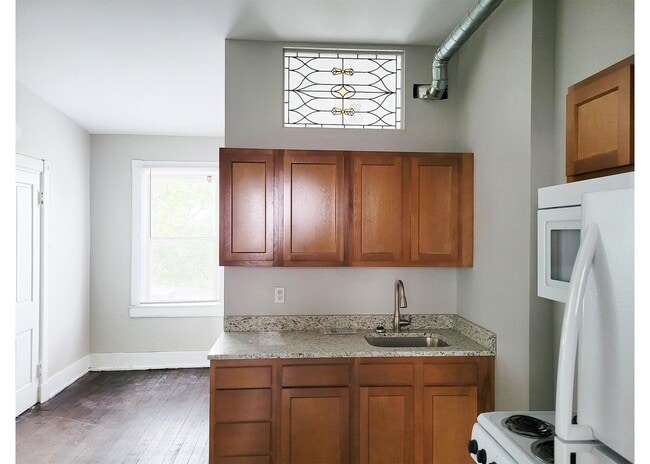 Interior Photo - Ohio 2215-2217-2219