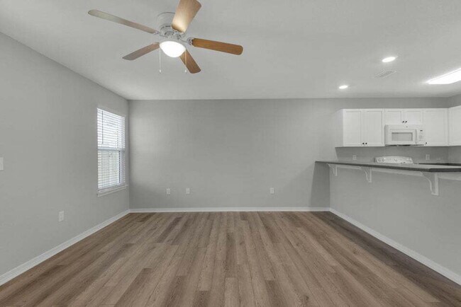 Foto del edificio - "Charming 2-Bed Townhouse Retreat in Fort Walton Beach with 2.5 Baths!"