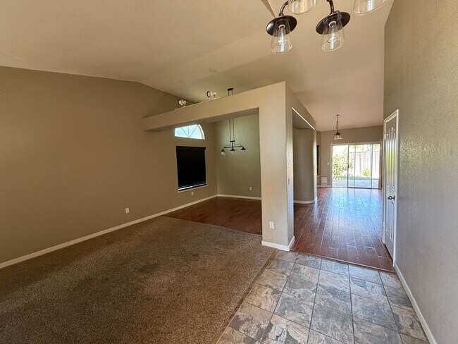 Foto del edificio - 5604 Adobe Rd