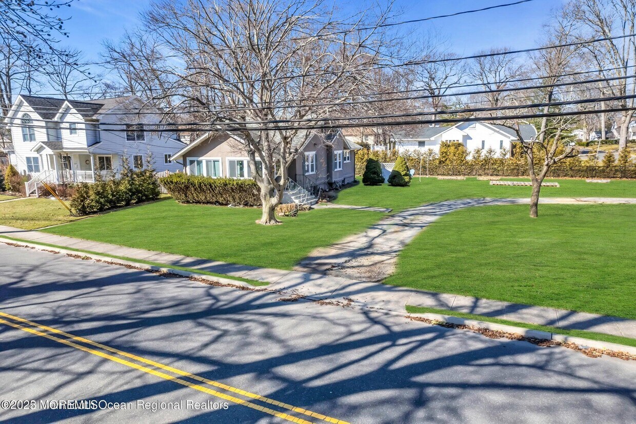 Foto principal - 455 Roosevelt Ave