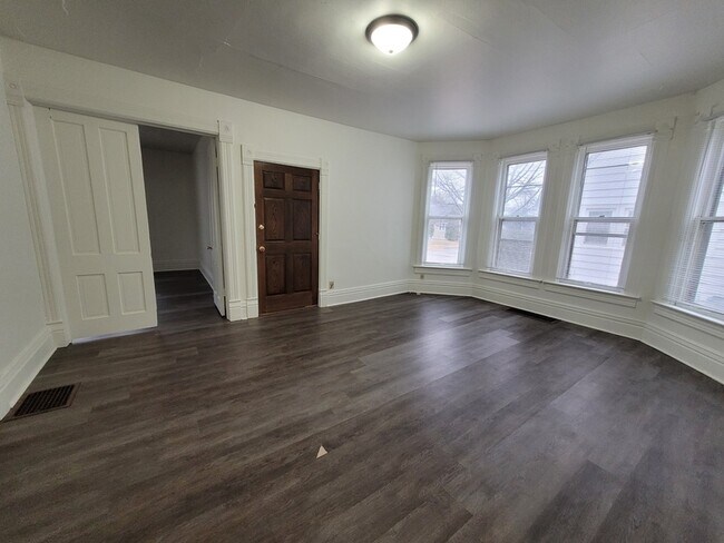 Building Photo - 153 Brockway Ave