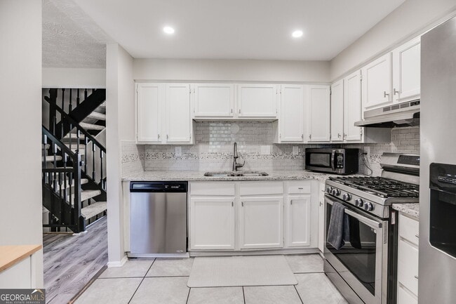 Building Photo - 6413 Wedgewood Trce