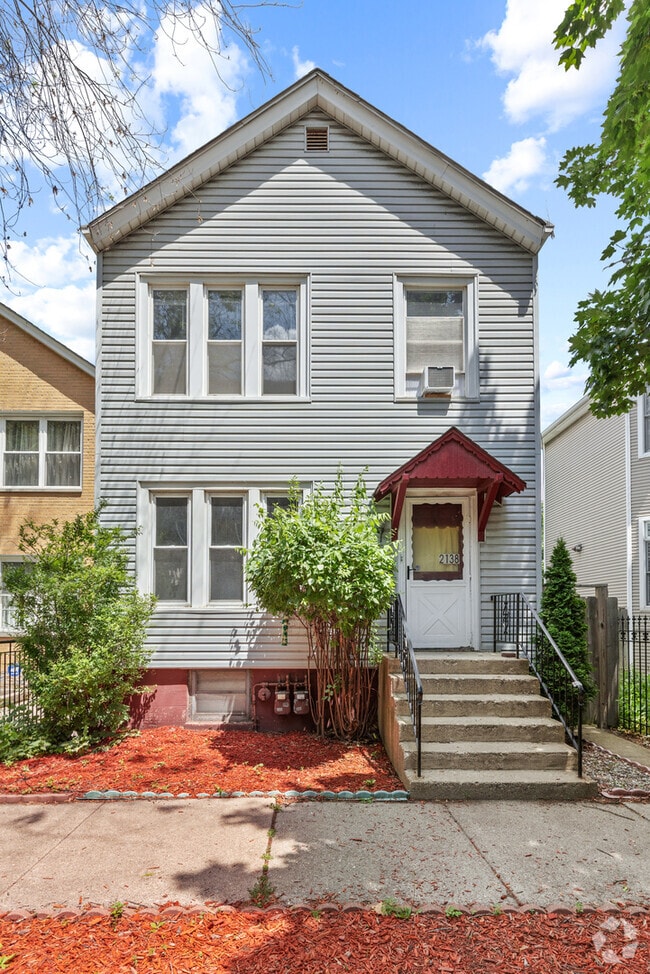 Building Photo - 2138 W Wellington Ave
