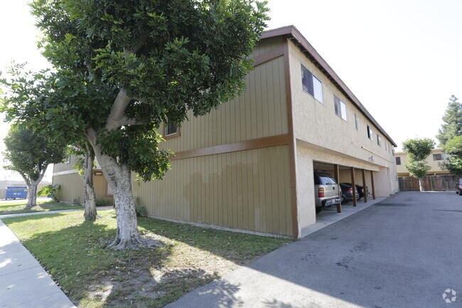 Building Photo - 212-218 W Palais Rd