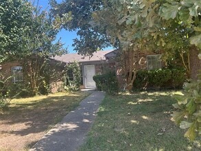 Building Photo - 2302 Phoenix Dr