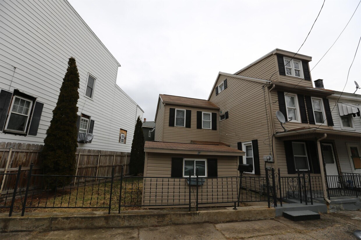 307 N Turnpike St, Mount Carmel, PA 17851 House Rental in Mount